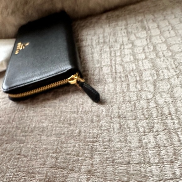 Prada Zippy Saffiano Flocco black leather wallet😍 - Picture 4 of 6